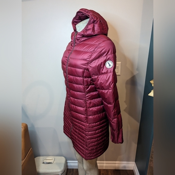 Harvey & Jones of Great Britain  ultra light  burgundy down jacket woman's M - Picture 1 of 10
